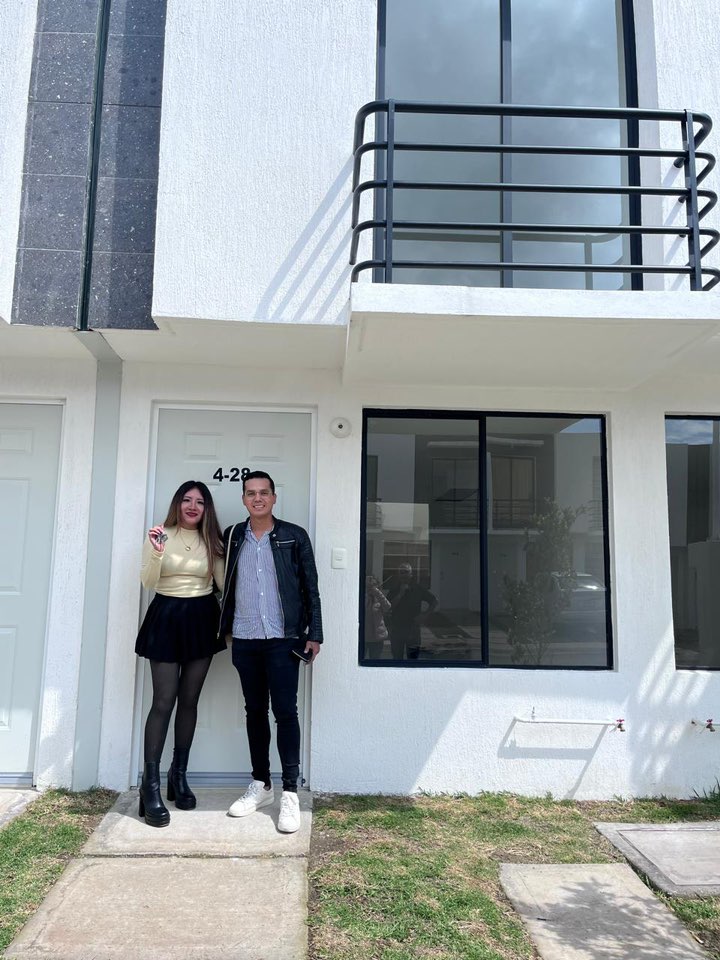 Pareja uniendo créditos